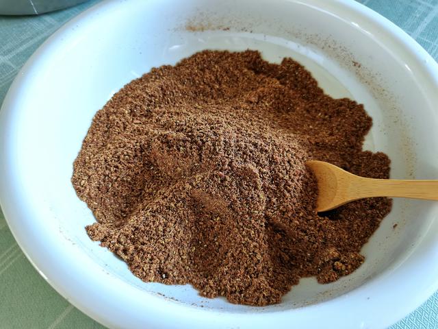 自制五香粉的配方，自制五香粉的做法大全（就是用这些材料磨出来的）