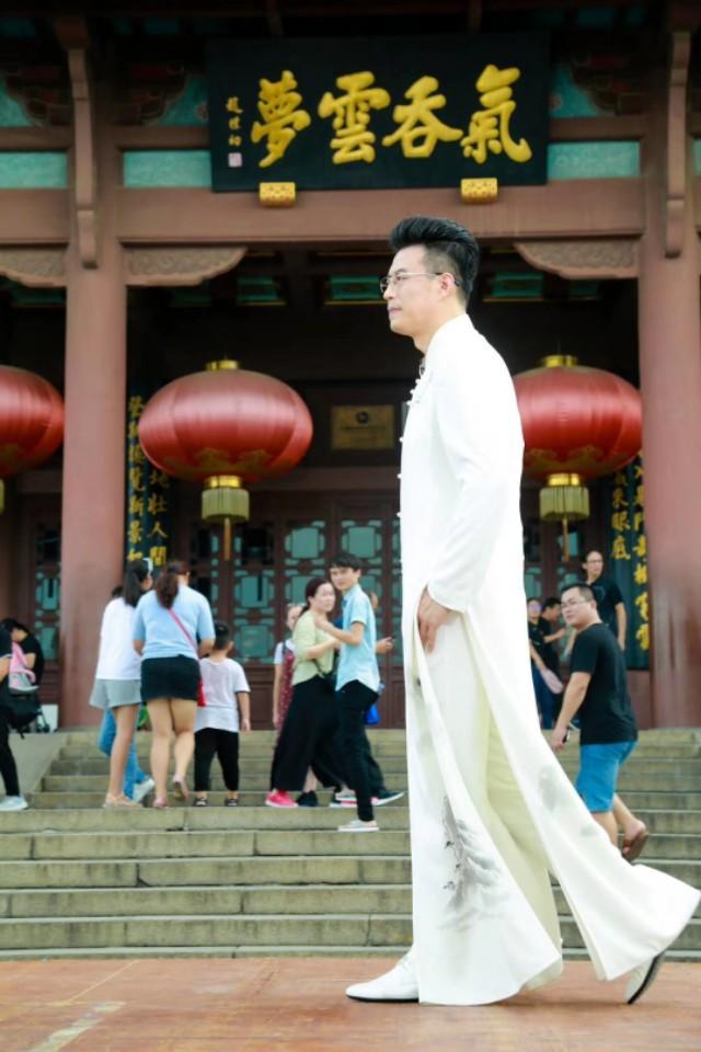 白燕升与李胜素结婚照，白燕升与李胜素结婚照（白燕升与李胜素结婚照(上海公主婚纱)）（捐款50万的主持人白燕升）