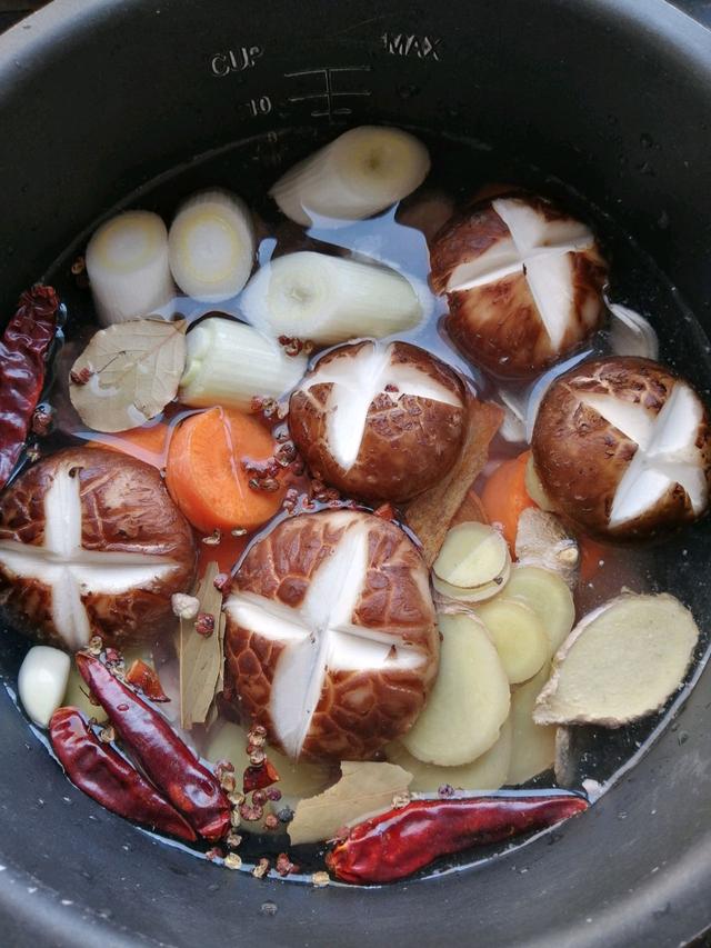 怎样清炖排骨和香菇好吃，排骨这么才好吃