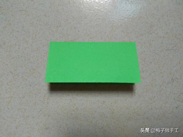 用卡纸做玫瑰花，简单又好看的手工折纸玫瑰花（梅子教你DIY玫瑰花折纸）