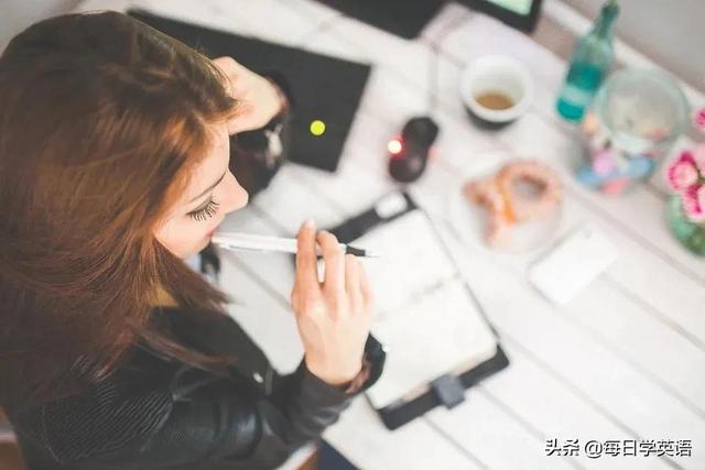 疲劳的英文单词，疲劳的英语单词怎么写怎么读（“工作很累”用英文翻译成“The）