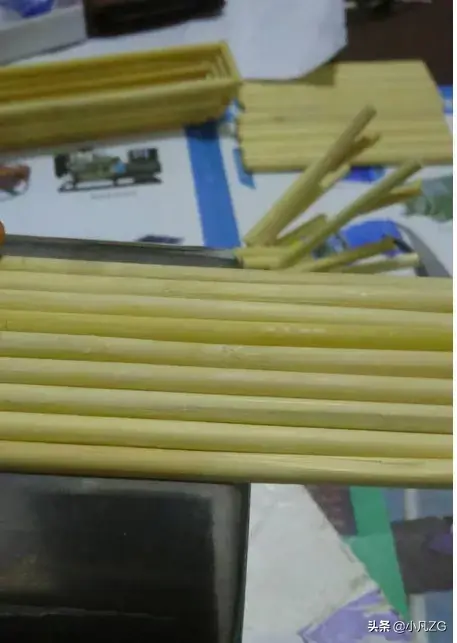 纸龙舟的制作方法，如何折一种简单的纸龙舟（一个手工龙舟轻松满足所有要求1）