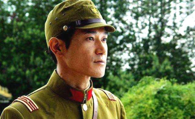 在《小兵张嘎》中饰演日本军官斋藤.