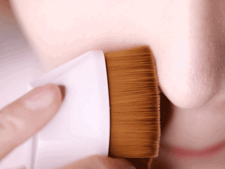 蜜粉刷和散粉刷的区别，蜜粉刷和散粉刷的区别是什么（都说“粉底刷”碾压“美妆蛋”）