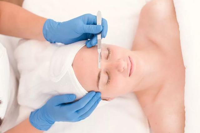 der是什么意思，网络用语der是什么意思（欧美女生迷上了人工磨皮）