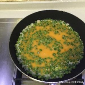 豌豆炒鸡蛋的窍门，豌豆炒鸡蛋的做法步骤窍门（家常鸡蛋菜谱）