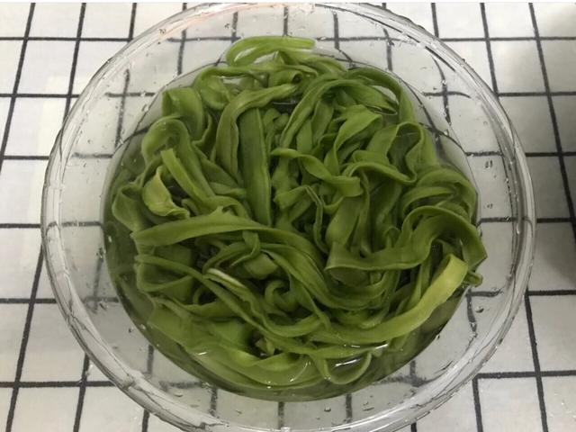 贡菜凉拌用不用开水焯一下，贡菜可以直接凉拌吗（天然的“瘦身菜”找到啦）