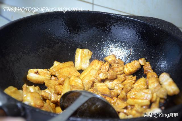 酸豆角炒五花肉的做法，酸豆角炒红烧肉的做法（随便搭配个酸豆角炒肉）