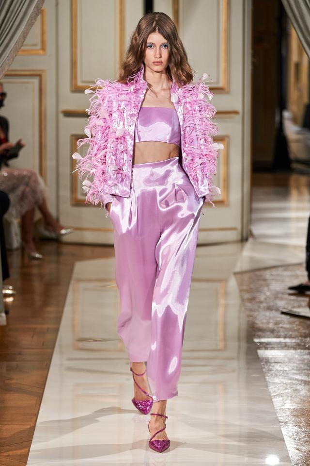 阿玛尼衣服什么档次，阿玛尼服饰什么档次（Privé2021秋季高定女装）