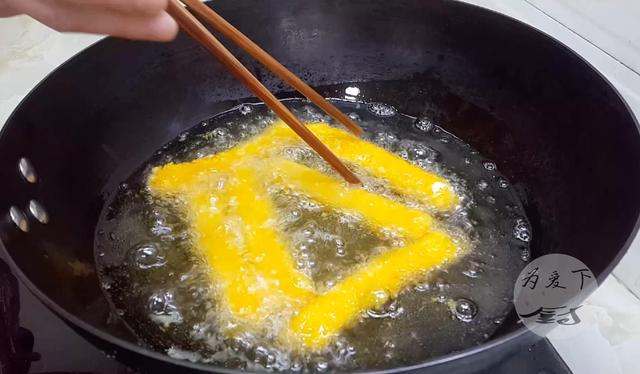 芝士做什么好吃又简单（牛奶里加1把芝士）