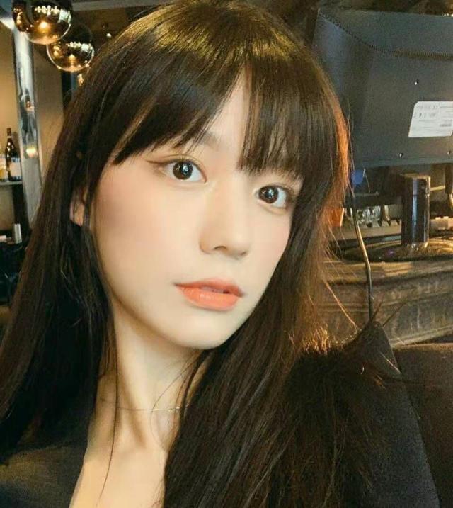 欧阳娜娜在的地方 陈飞宇永远是侧脸，微信头像，欧阳娜娜在的地方 陈飞宇永远是侧脸（欧阳娜娜x陈飞宇x綦美合x王一博）