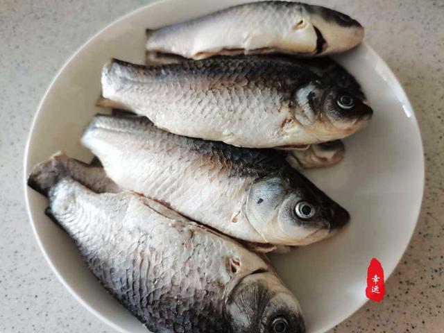 酥鱼的做法和配料，酥鱼的做法和配料炸鱼起（鱼刺变得绵软不必吐剌了）