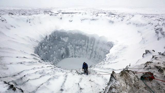 西伯利亚神秘巨洞，探秘最大的地下洞穴（北极出现17个神秘巨洞）