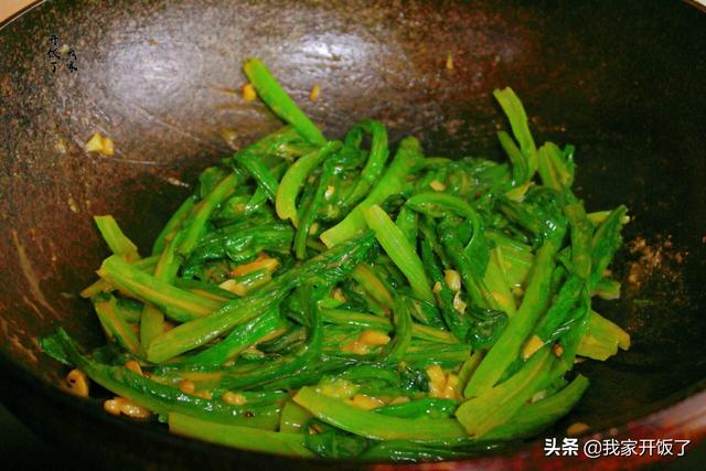 素炒油麦菜怎么做好吃，素炒油麦菜怎么做好吃窍门（比蒜香味更好吃）