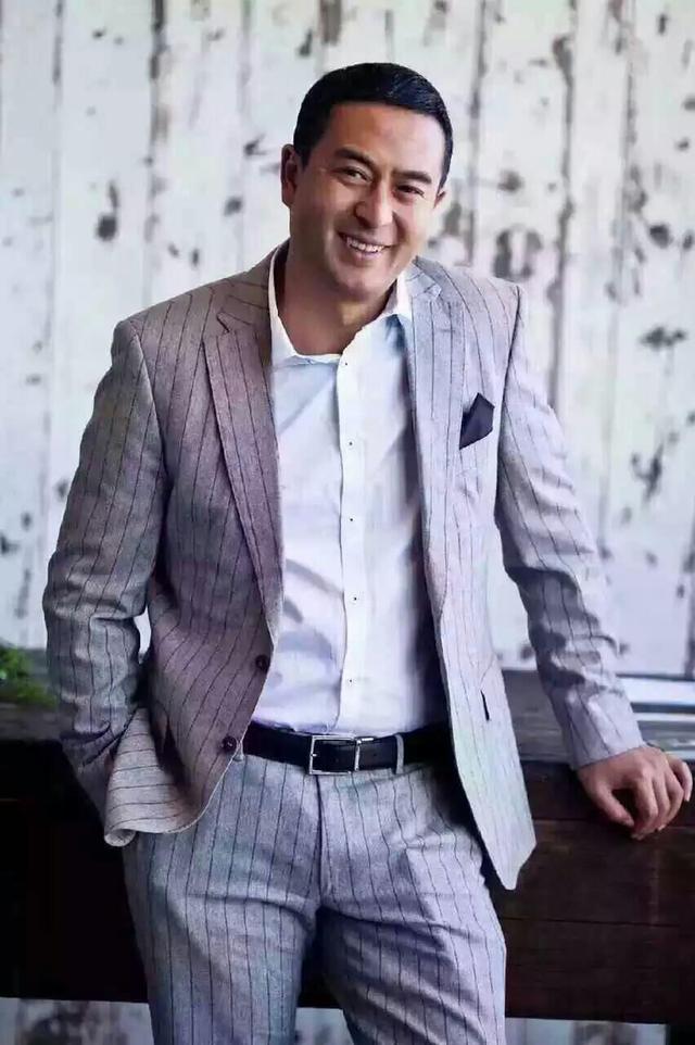 张嘉译个人资料，张嘉译个人资料及图片（“影帝”张嘉译戒“麻瘾”）