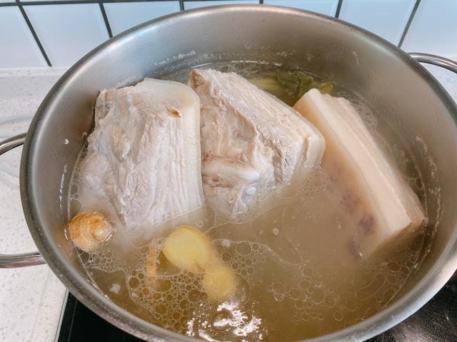 炸虎皮肉怎么起泡，炸虎皮肉怎么起泡沫（过年炸扣肉总失败也不起泡）