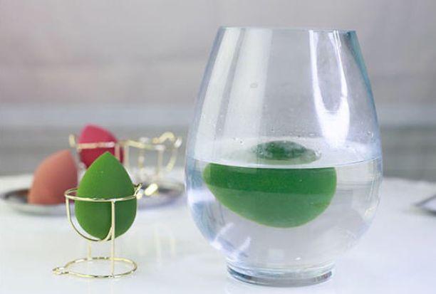 蜜粉刷和散粉刷的区别，蜜粉刷和散粉刷的区别是什么（都说“粉底刷”碾压“美妆蛋”）