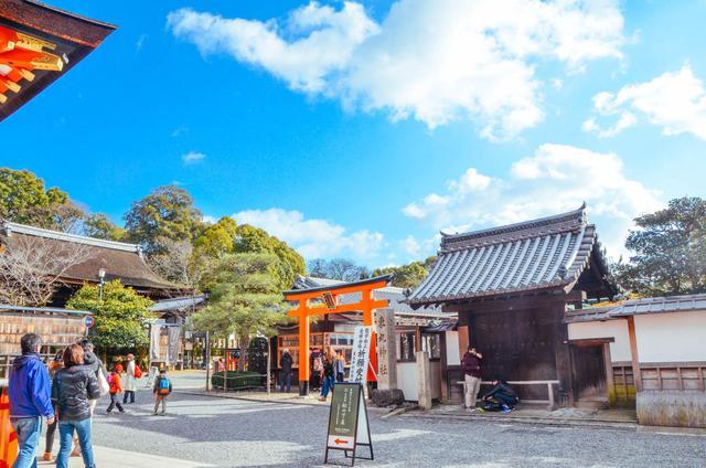 日本鸟居有多可怕，日本鸟居最多的地方（千本鸟居，日本的标志性建筑）