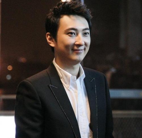 但秦奋一定有钱的秦奋,堪称最低调的顶级富二代,号称上海滩的"沪上皇"