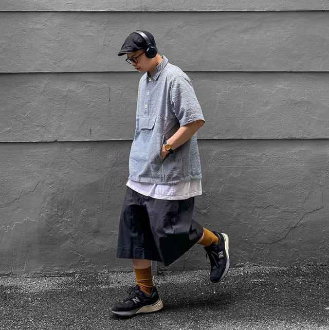 男士超级短裤怎么穿，一双长袜子不能少