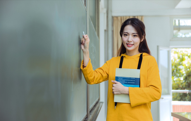 大学当选班长应该做些什么，大学里当班长要做什么（大学期间很有面子的班干部）