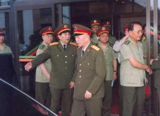 杨尚昆简历，杨尚昆老婆水静简介（抗美援朝钢铁运输线幕后英雄是他）