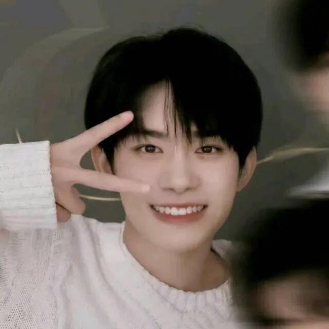 易烊千玺的星座，易烊千玺星座头像微信（收集近期绝绝子的易烊千玺头像）