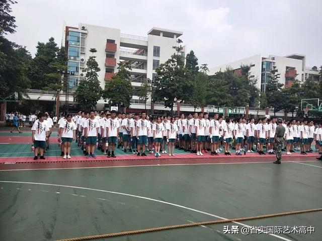 拔河比赛有哪些技巧，广东实验中学军训教官教你四个拔河技巧