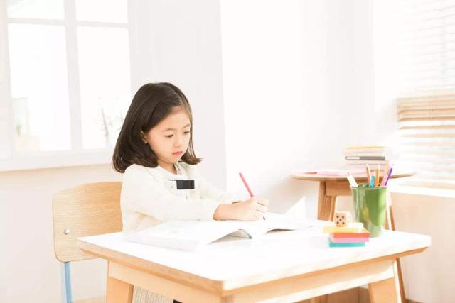 闪烁的烁的拼音，闪烁的烁的拼音和组词（四年级下册语文考试卷）