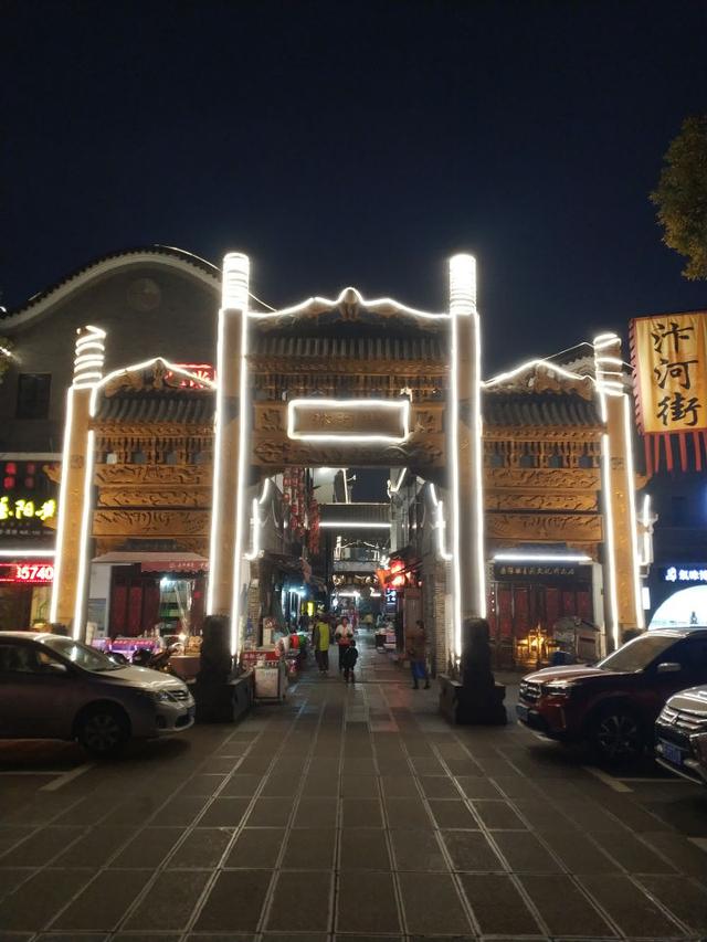 巴陵广场的雕塑是什么，巴陵广场主要景观（夕阳洞庭畔）