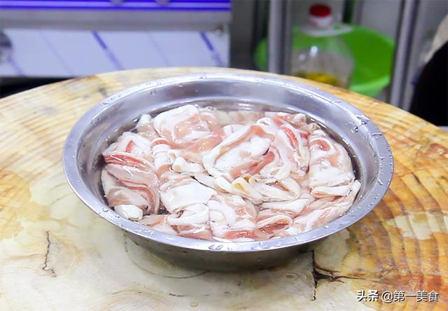 肥牛卷怎么做好吃，洋葱爆炒肥牛卷的做法——肥牛卷怎么做好吃（试试这道黑椒葱爆肥牛）