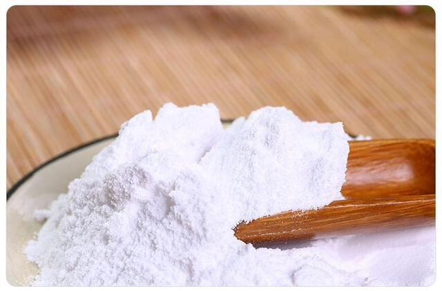 小苏打的作用与功效，小苏打的作用与功效兽药（都说小苏打是万能的）