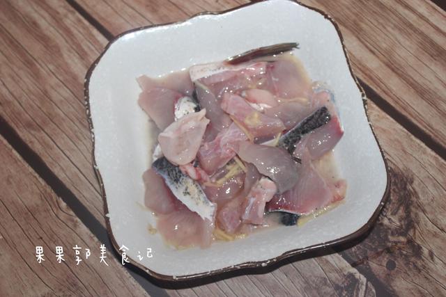 皮蛋鱼肉粥的做法，皮蛋鱼肉粥的做法窍门（教你在家做出茶楼的经典生滚鱼片粥）