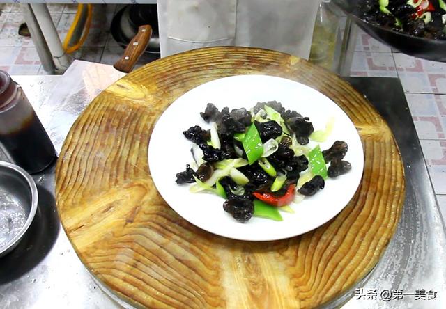 新鲜木耳可以直接炒吗，木耳可以直接炒吗（葱爆黑木耳这样做）