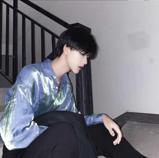 超丧男生头像微信，超丧男生头像（每日一更之臭弟弟头像日系韩系男头像丧）