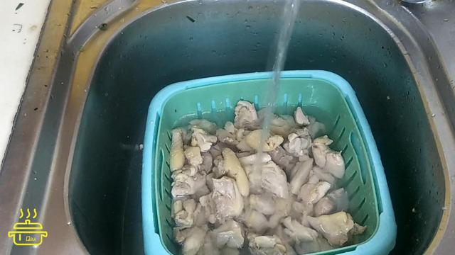 红烧鸡腿的简单做法，怎么做红烧鸡腿（教你做正确红烧鸡腿肉的做法）