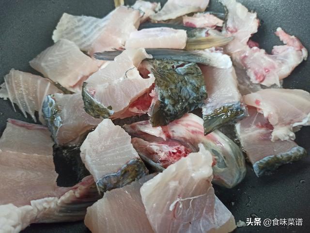 鲤鱼可以做酸菜鱼吗，酸菜鲤鱼的做法和步骤（饭店的酸菜鱼为啥好吃）