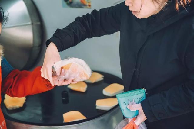 酸奶麻花能放多久 武汉粮道街酸奶大麻花哪个味道最好吃，酸奶麻花能放多久（我们翻遍了武汉的12条街）