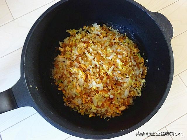 酸菜蒸饺的做法，酸菜蒸饺的做法步骤（这么做馅鲜皮筋道）