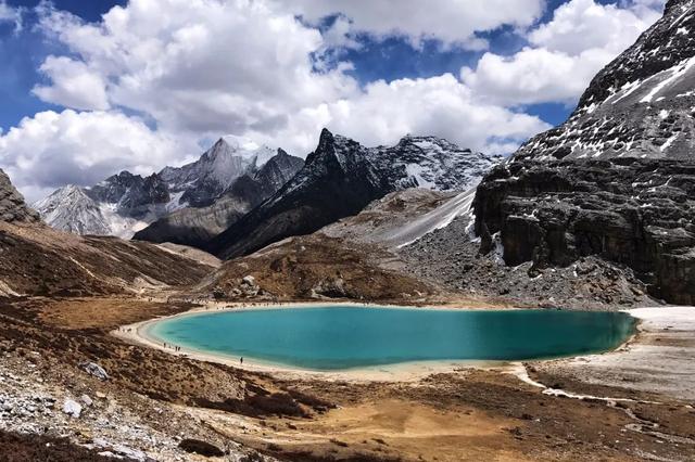 稻城在哪，亚丁稻城在哪（在稻城亚丁，满载一身春色而归）