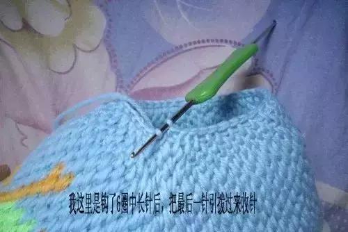 怎么钩毛线拖鞋，学钩毛线拖鞋视频教程（钩针编织的蝴蝶图案的棉拖鞋）