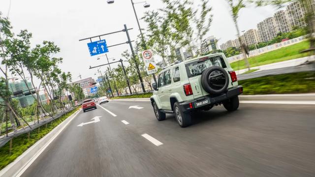 坦克300是什么车，坦克300是什么牌子的车（它才是适合更多人的坦克300......）