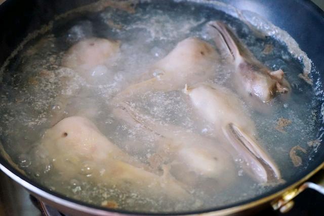 麻辣鸭头怎么做，麻辣鸭头的做法 正宗 绝味（自己在家也能做“麻辣鸭头”）