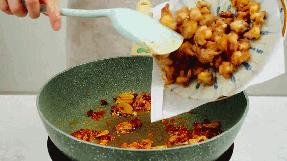 掌中宝是鸡的哪个部位图解，掌中宝是鸡的哪个部位（鸡身上的“黄金部位”）