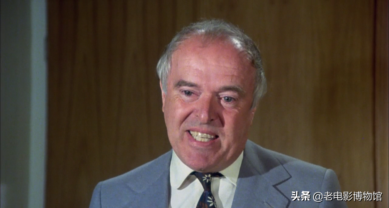 理查德·伯顿名模娇妻参演《野鹅敢死队》,罗杰·摩尔跑来追星-