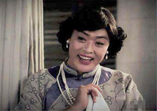 雾柳镇剧情，雾柳镇剧情有点像大鸿米（张桐经历过失明和抑郁之后）