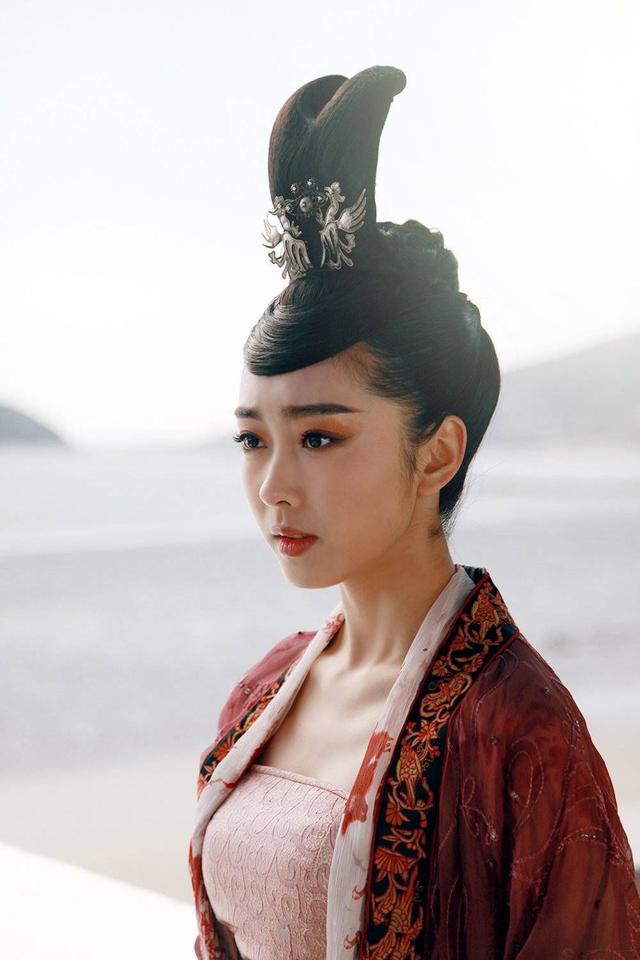 彭晓冉在电视剧灵魂摆渡里扮演什么角色，彭晓冉在电视剧灵魂摆渡里扮演什么角色了（《灵魂摆渡》里走出的3位小花）