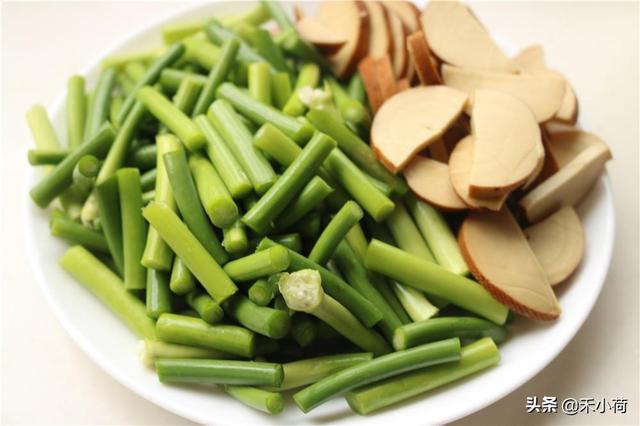 蒜苔怎么择菜，蒜苔的择菜方法（春节最受欢迎的素菜）