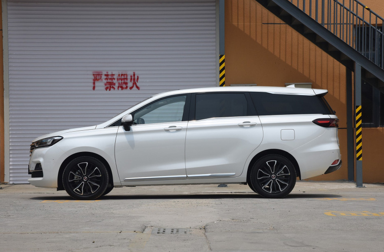 车标是马的是什么车(车标是马的跑车)