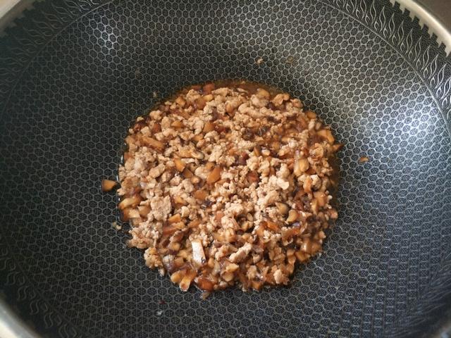 广东蒸米粉怎么做，广东蒸米粉怎么做好吃又简单（我家还是喜欢这样做的）